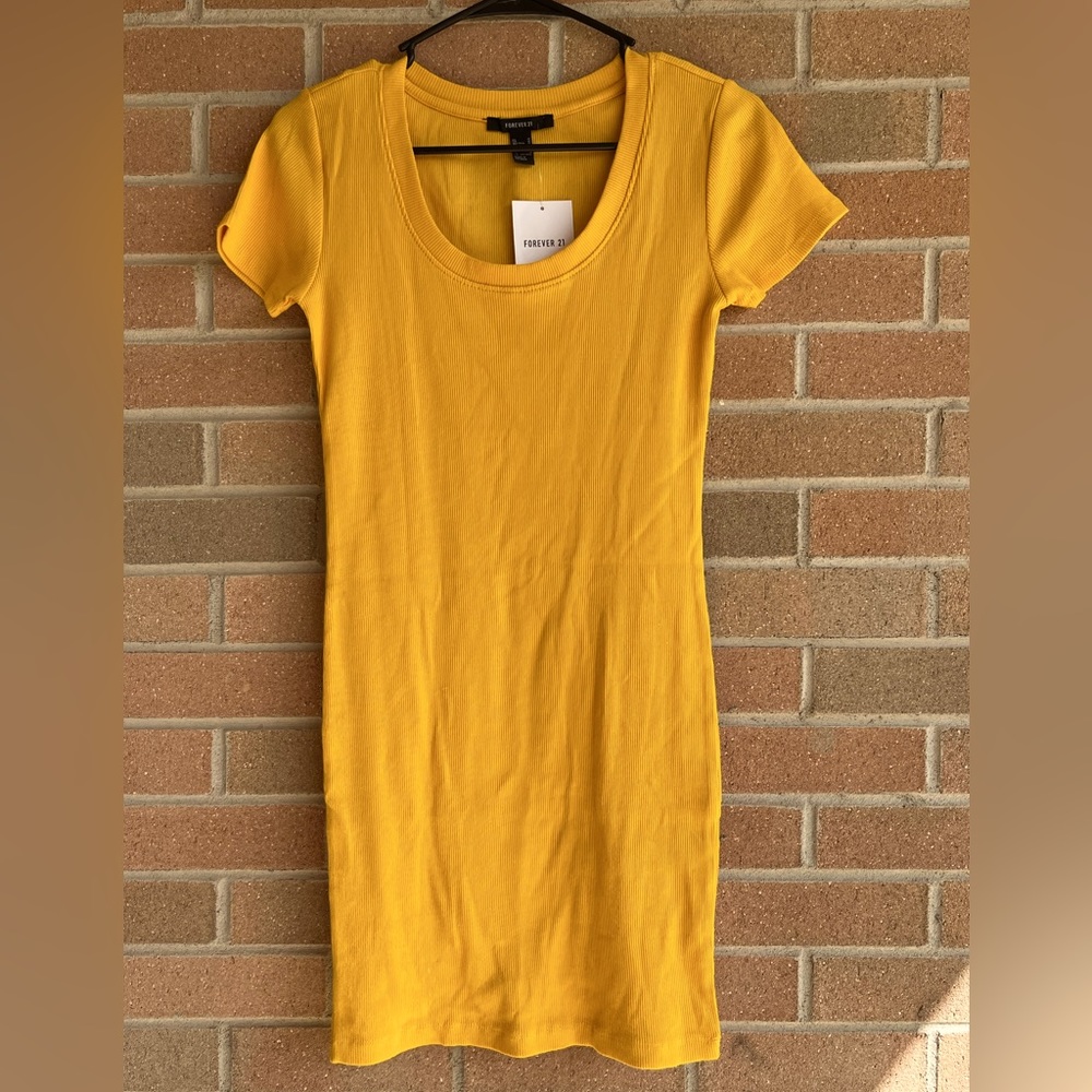 Forever 21 Michigan Wolverines ribbed short sleeved shirt/dress. Size medium.